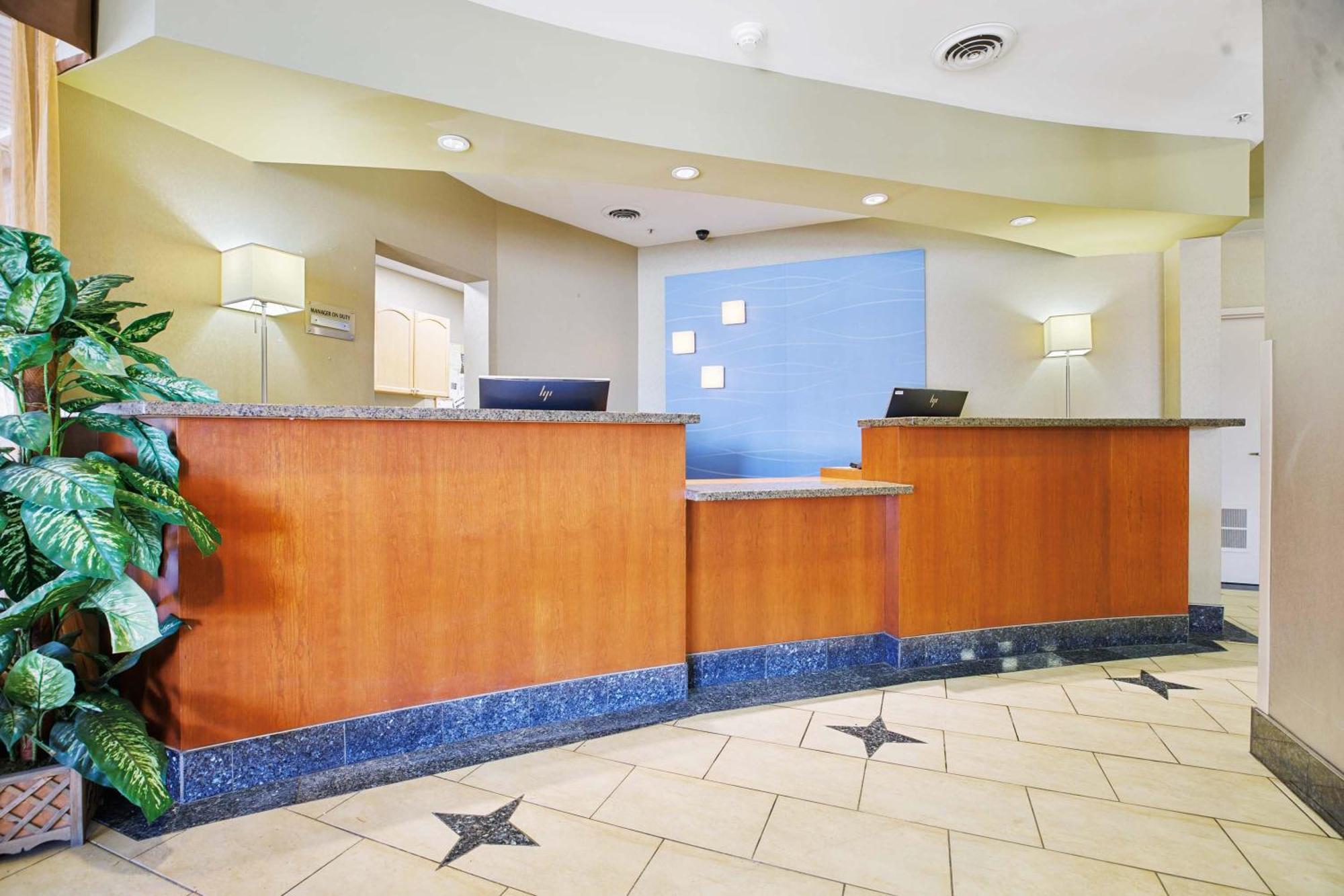 Sandman Hotel & Suites London Downtown Екстериор снимка