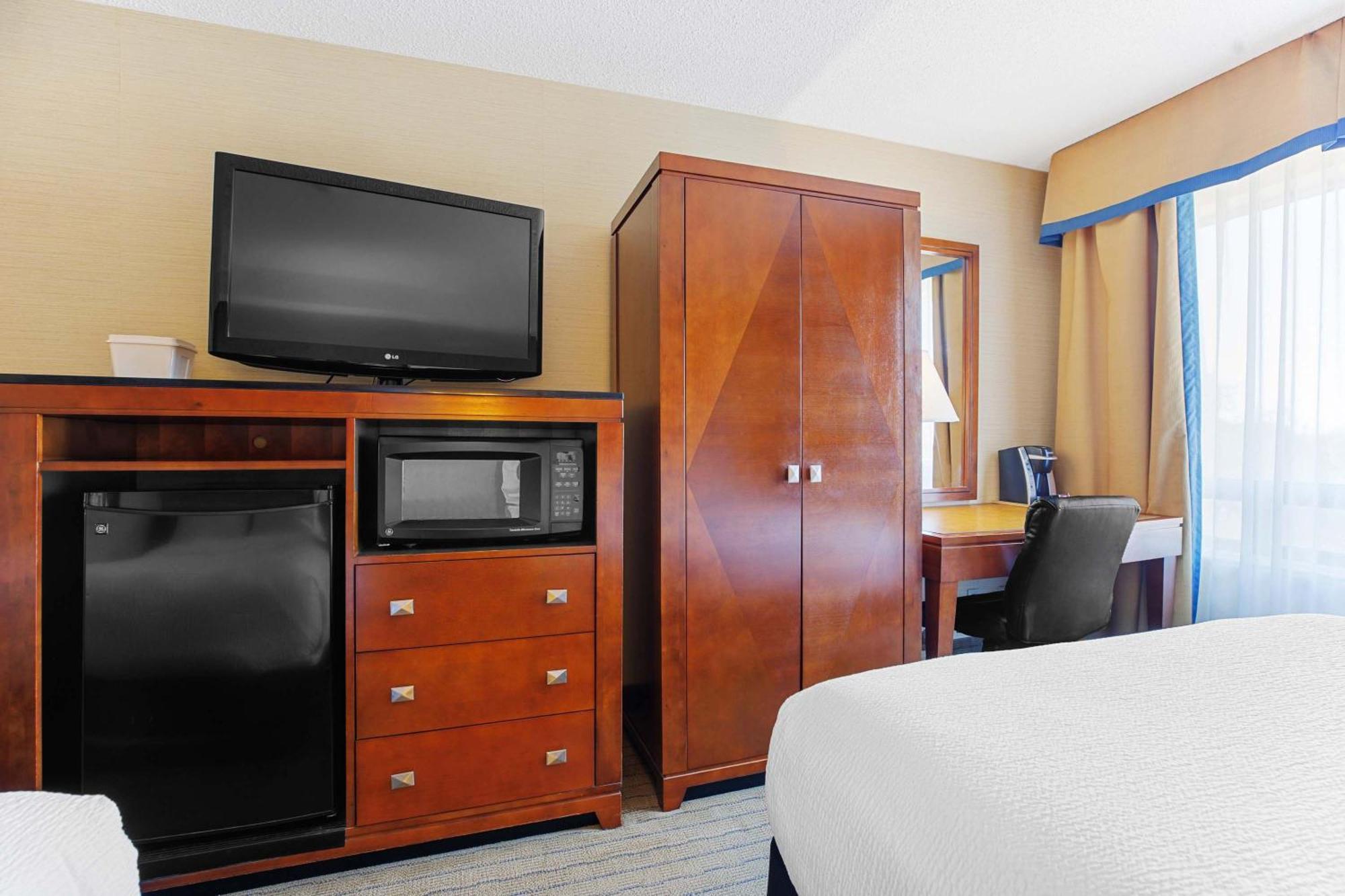Sandman Hotel & Suites London Downtown Екстериор снимка