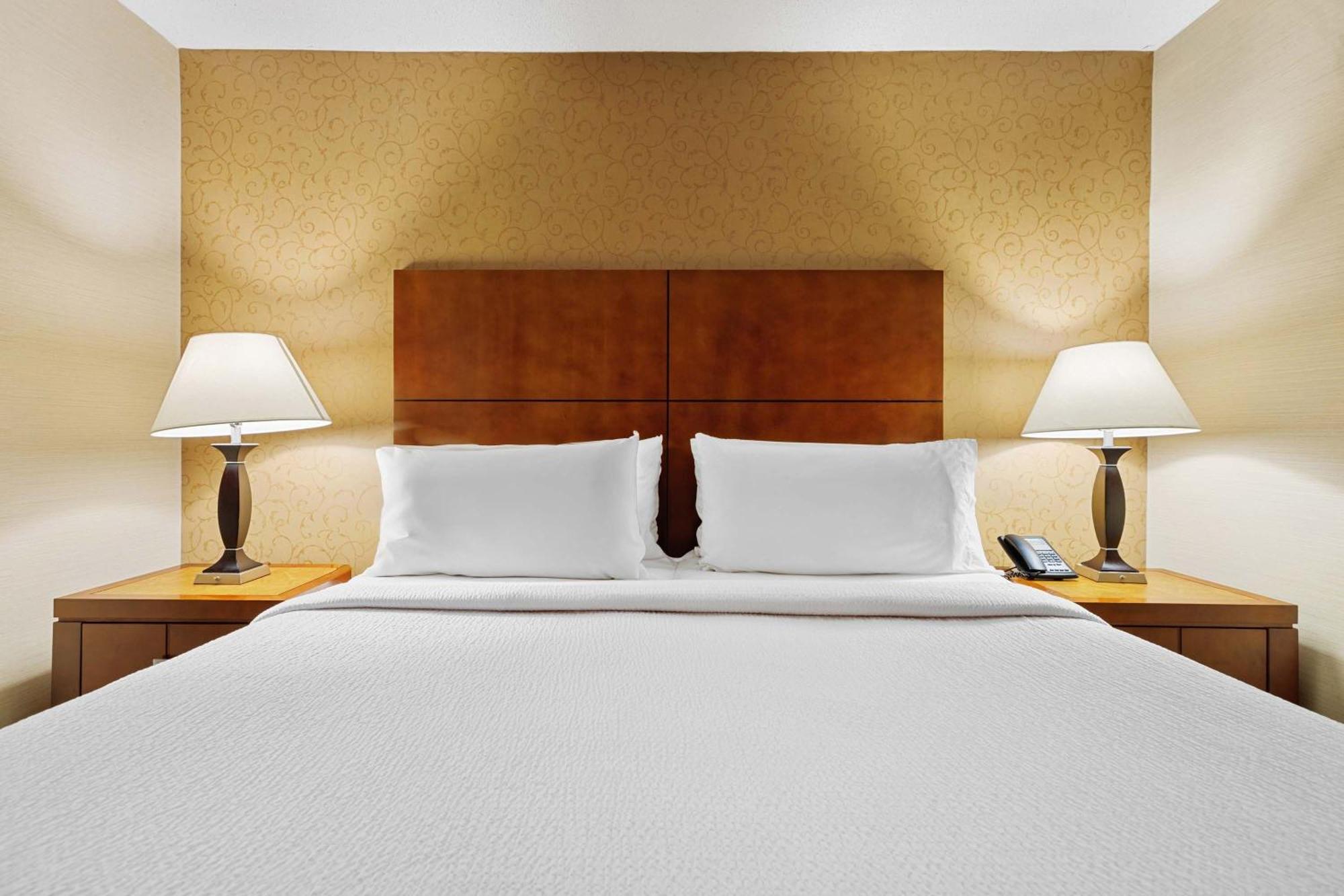 Sandman Hotel & Suites London Downtown Екстериор снимка