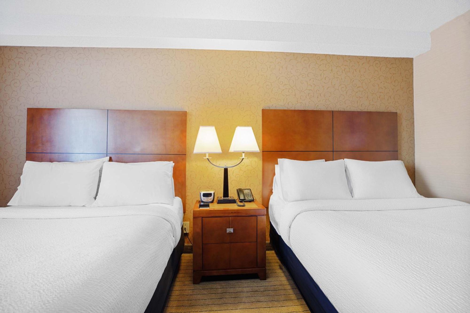 Sandman Hotel & Suites London Downtown Екстериор снимка