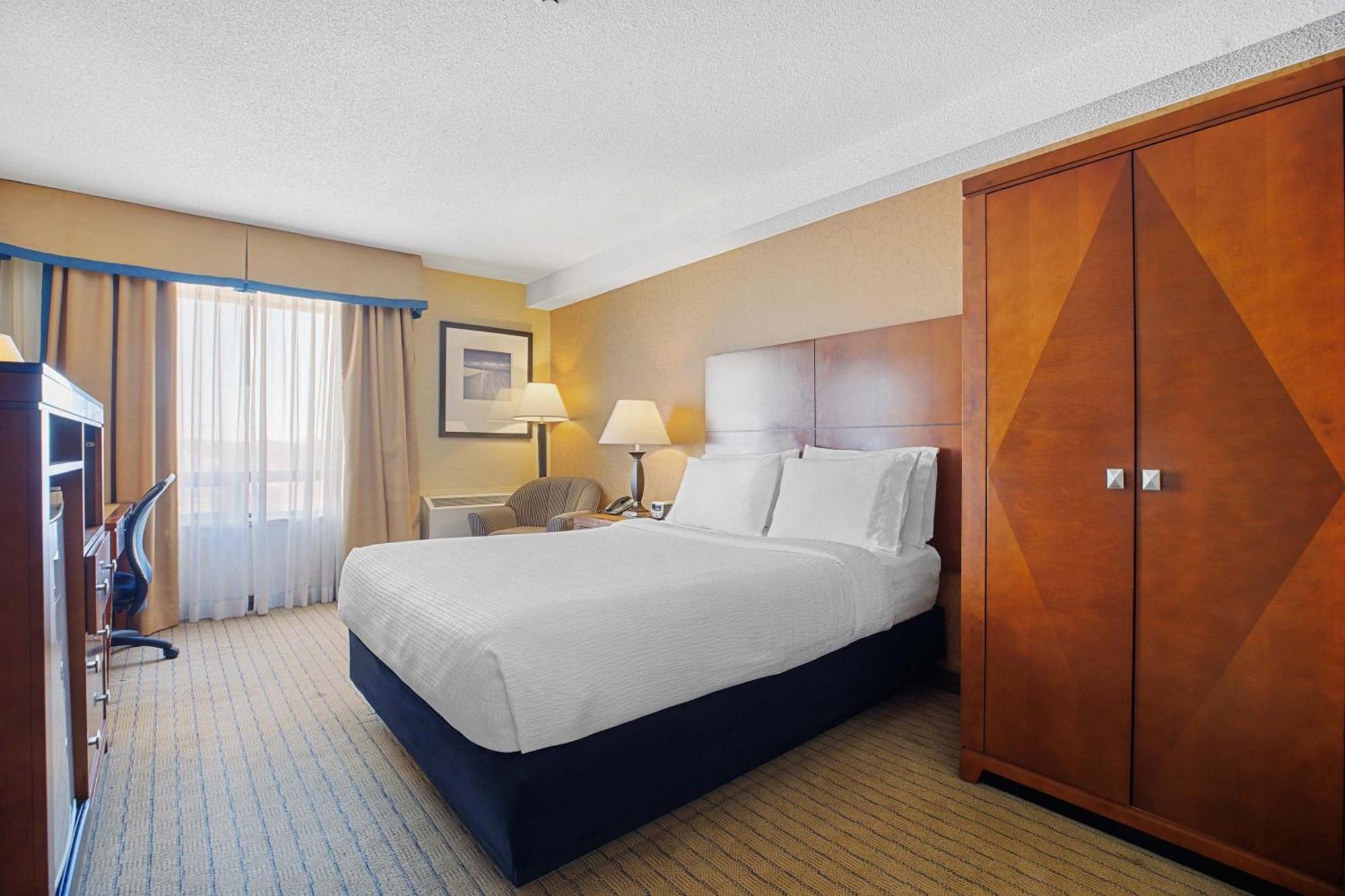 Sandman Hotel & Suites London Downtown Екстериор снимка